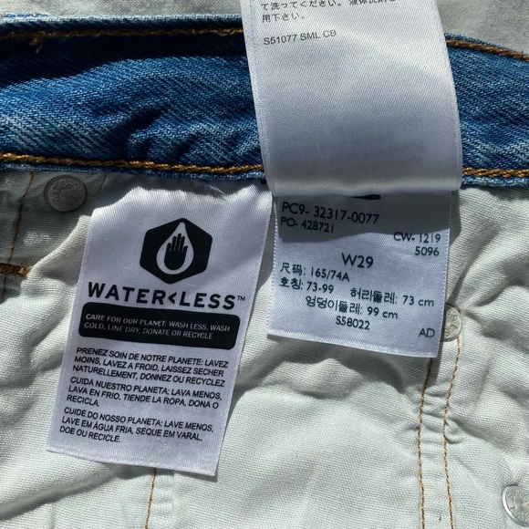 LEVI’S 501 Medium/Light Wash Jean Short - Picture 7 of 9